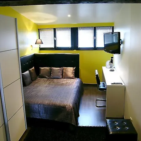 Gambetta Apartment